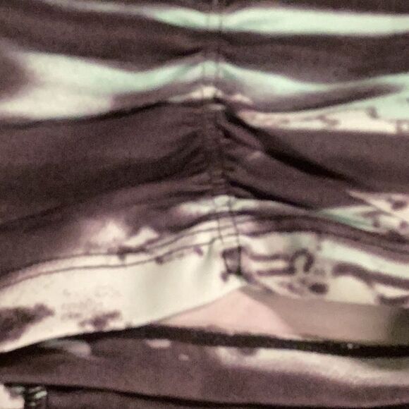 Calvin Klein Performance Capri Athletic Wear - Picture 5 of 5